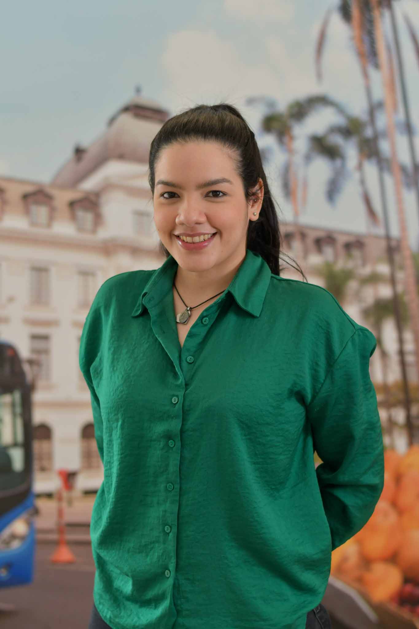 Foto de María José Bermúdez Diaz, Profesional universitario de dirección de planeación. Se encuentra de frente y sonriendo.