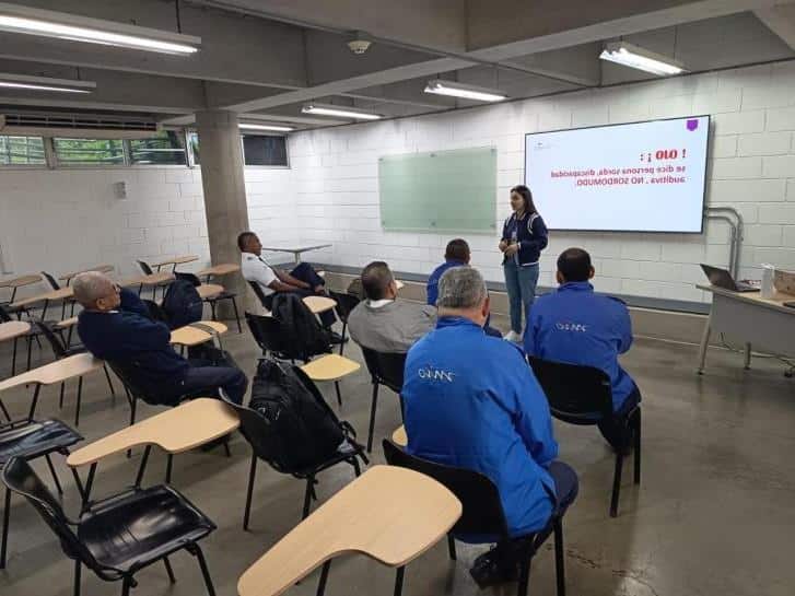 Concesionario BLANCO Y NEGRO Capacitación a Operadores en lengua de señas colombianas 14 de octubre de 2025