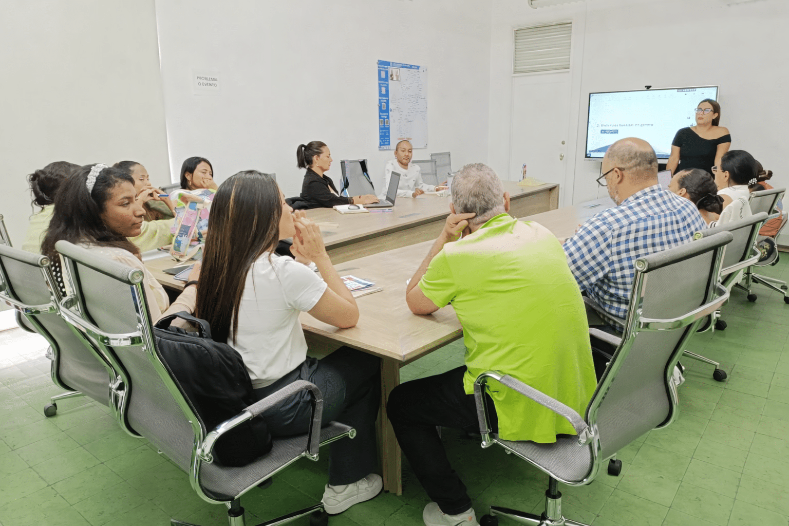 el equipo de Cultura MIO y Gestión Social culminó una jornada intensiva de capacitación estratégica. El objetivo principal: unificar criterios de actuación para responder con contundencia y sensibilidad ante casos de violencias basadas en género (VBG) y situaciones de riesgo para niños, niñas y adolescentes (NNA).