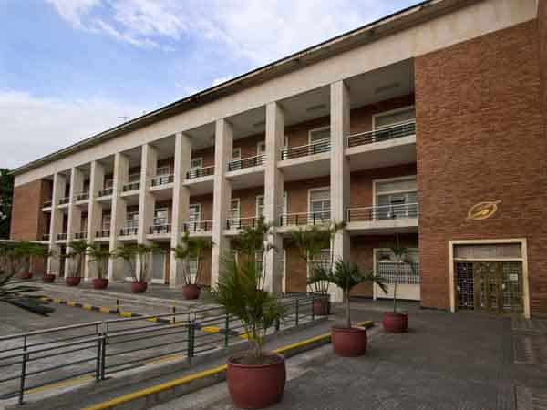 Foto en la cual se ve la fachada del edificio de Metro Cali.