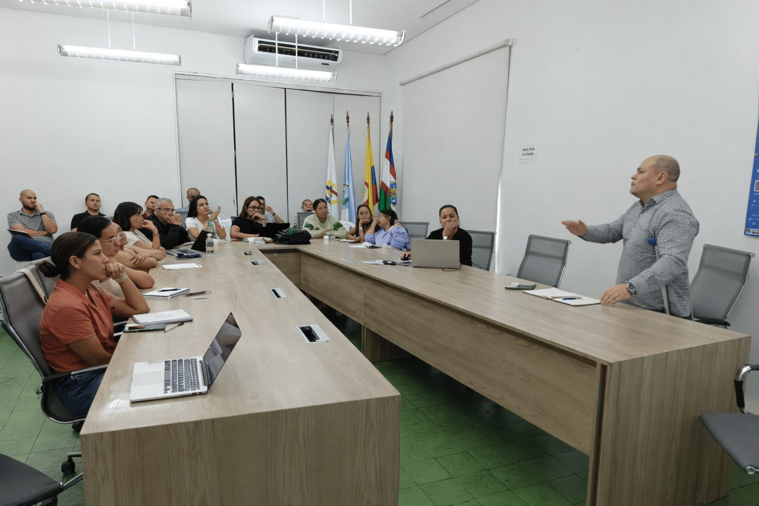 Nicolás Posada, líder del programa de Accesibilidad, quien contextualizó el Plan Integral de Accesibilidad como la hoja de ruta estratégica del sistema.
