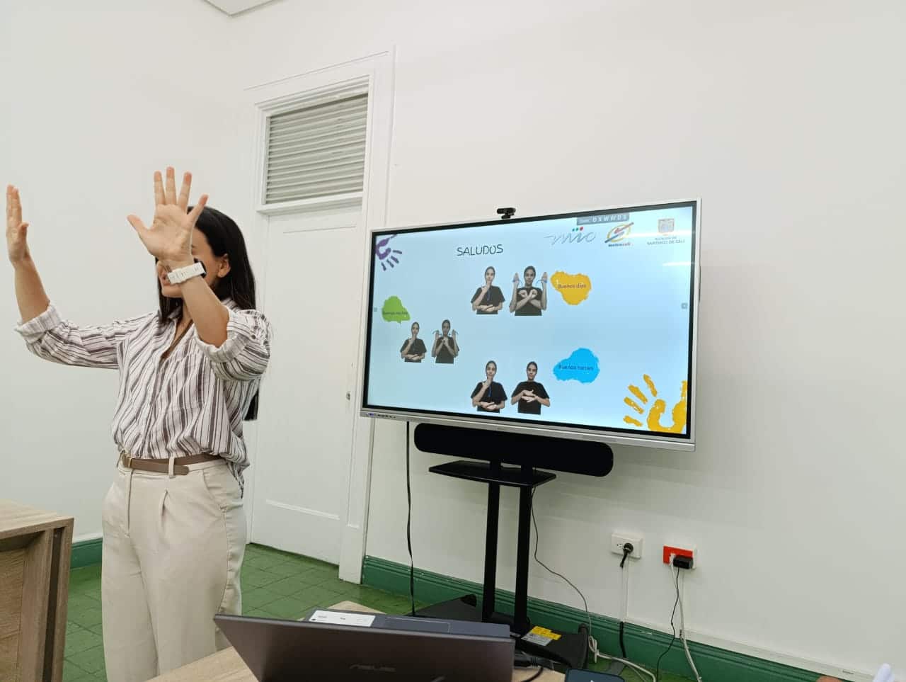 la psicóloga Pamela Aux, líder del programa Experiencia MIO, Desarrolló una jornada formativa enfocada en potenciar al equipo de Cultura y Gestión Social. Como cabeza de esta iniciativa, Aux compartió la visión de un sistema que trasciende la movilidad para convertirse en un referente de comportamiento ciudadano.