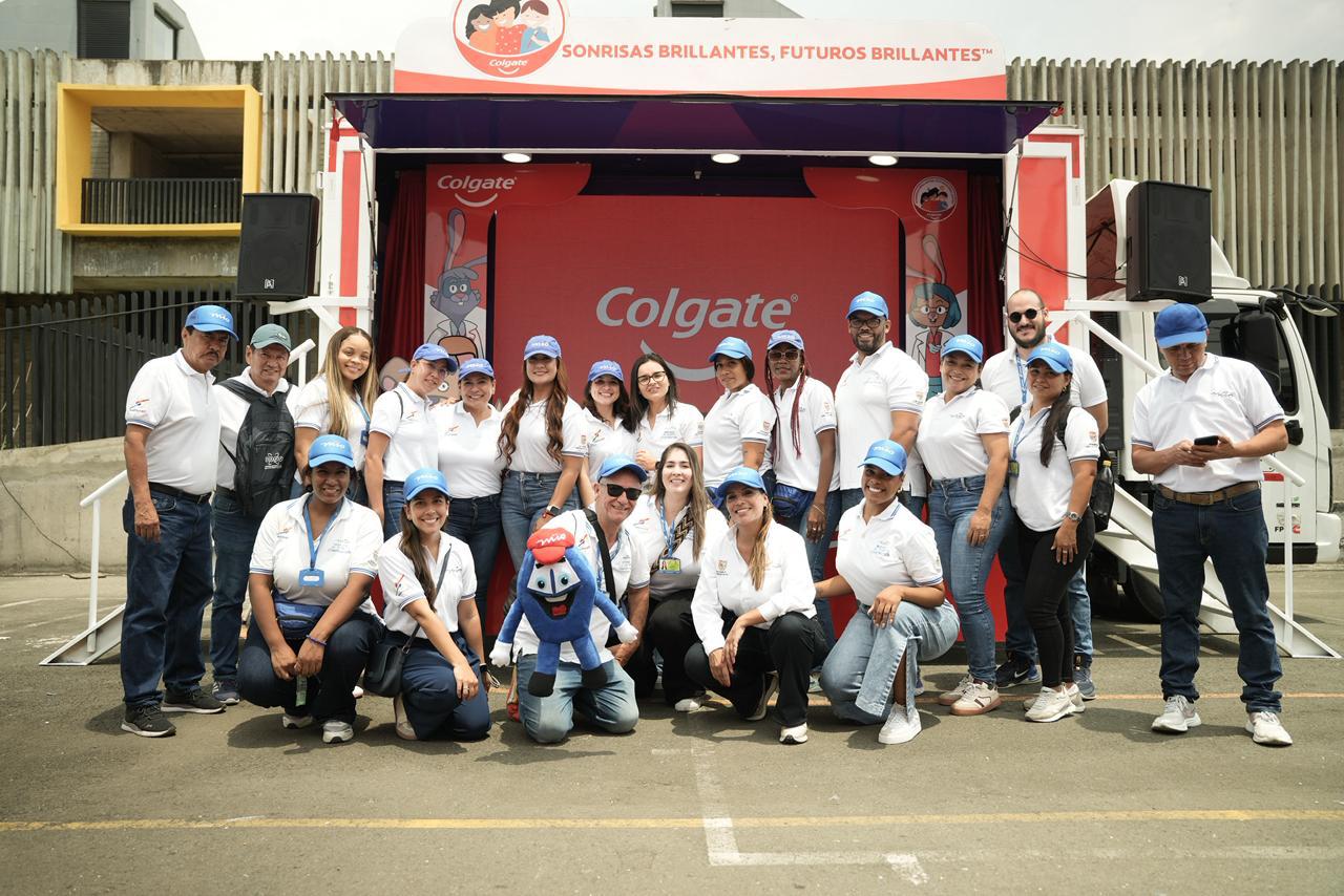Oficina de Cultura MIO y Gestión Social de Metro Cali, en articulación con el programa de responsabilidad social empresarial de Colgate, “Sonrisas Brillantes, Futuros Brillantes”, y con el acompañamiento de entidades como la Secretaría de Movilidad, la Secretaría del Deporte y la Recreación, y la Secretaría de Paz y Cultura Ciudadana.