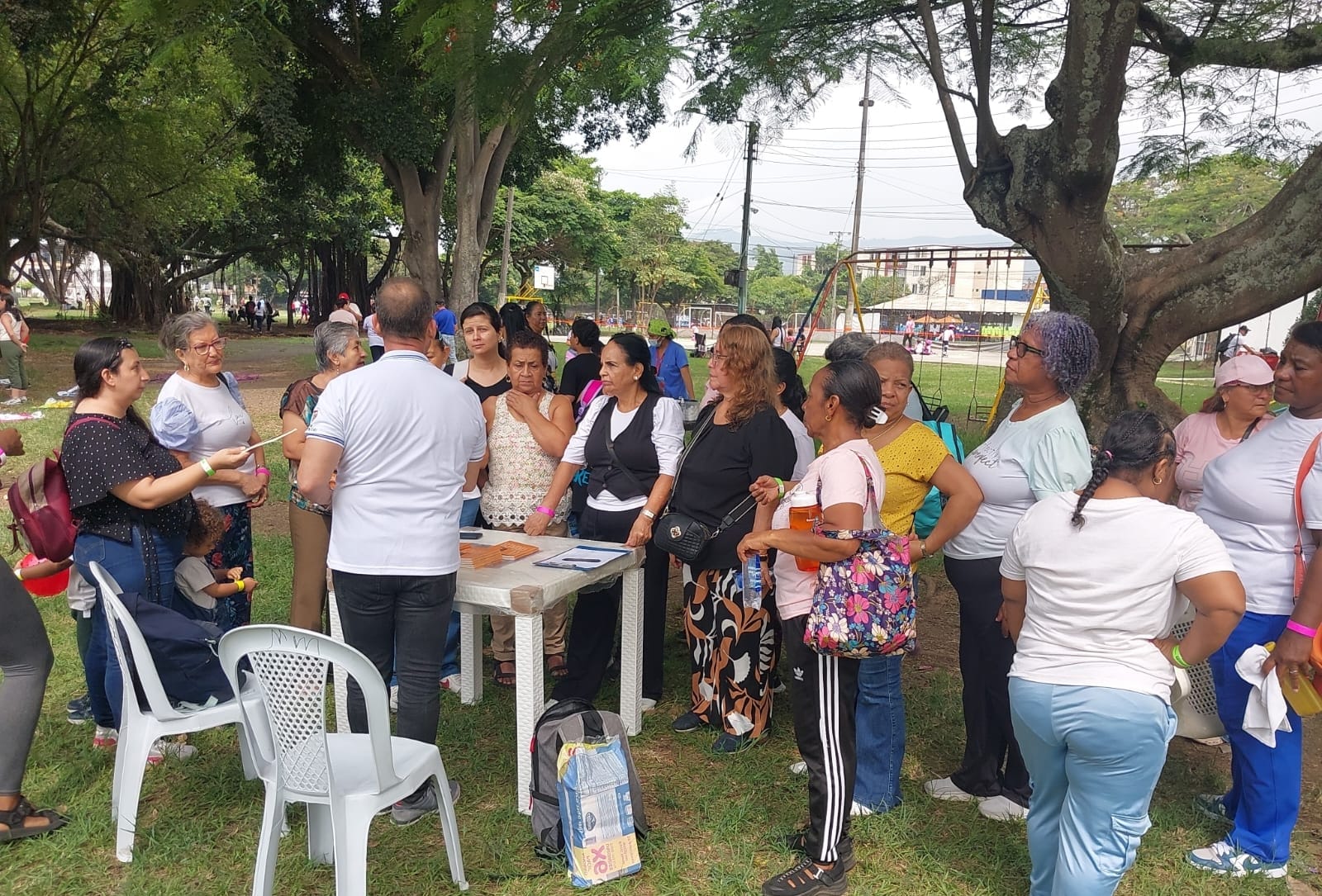 Con el objetivo de estar cada vez más cerca de la comunidad, Metro Cali participó activamente en la feria de servicios de la Comuna 6, un espacio de participación ciudadana que se llevó a cabo en el polideportivo del barrio Floralia.