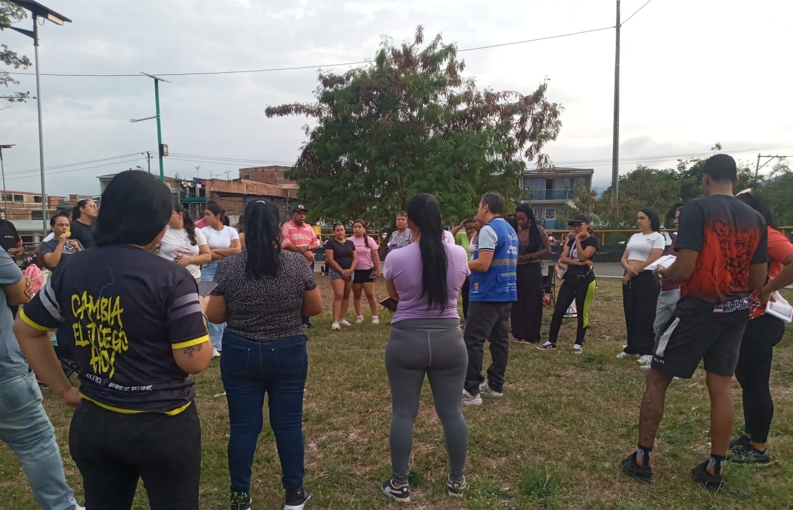 Con el objetivo de darle vida a los espacios deportivos y promover el cuidado de la infraestructura pública, Metro Cali llevó a cabo un encuentro comunitario con un grupo de patinaje infantil y padres de familia del barrio Alfonso López, en el Tramo I del Corredor Troncal Oriental.