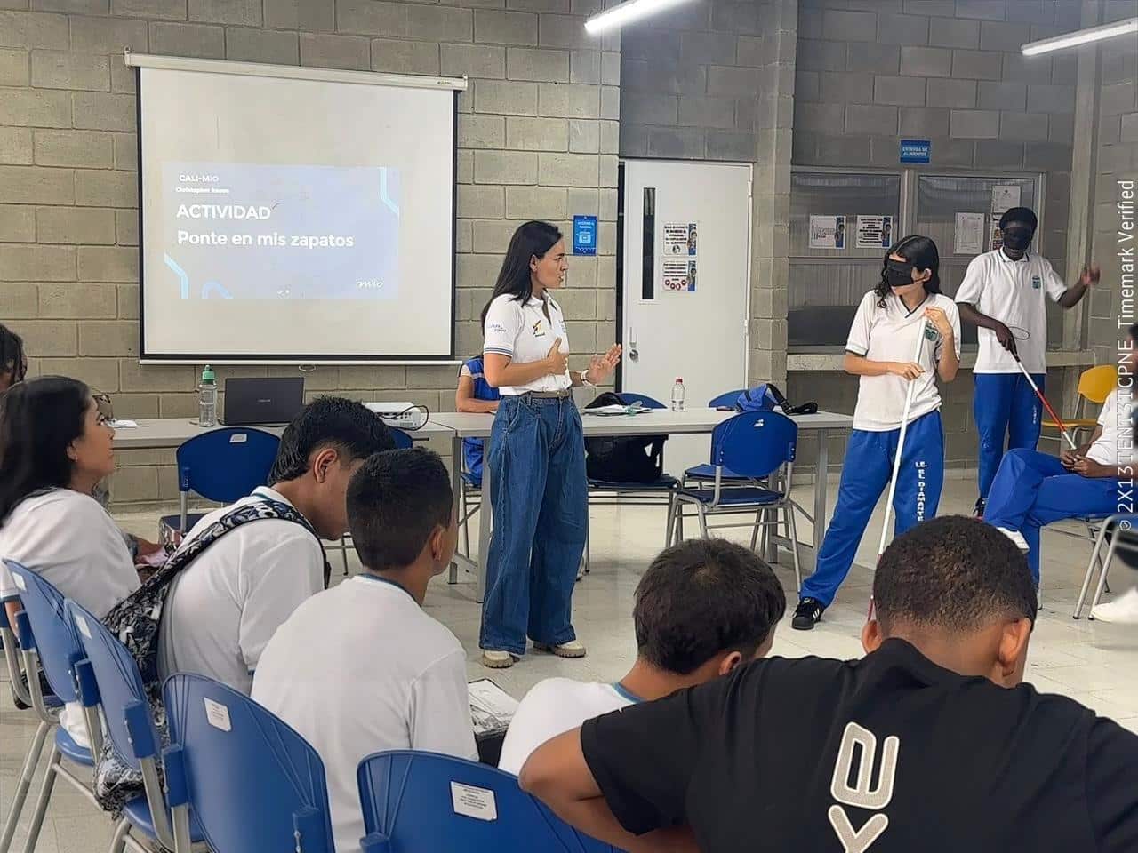 Veintiún estudiantes de la Institución Educativa El Diamante participaron en septiembre en una jornada de Escuela MIO para aprender sobre inclusión, respeto a las personas con discapacidad y buen comportamiento en buses, estaciones y terminales.