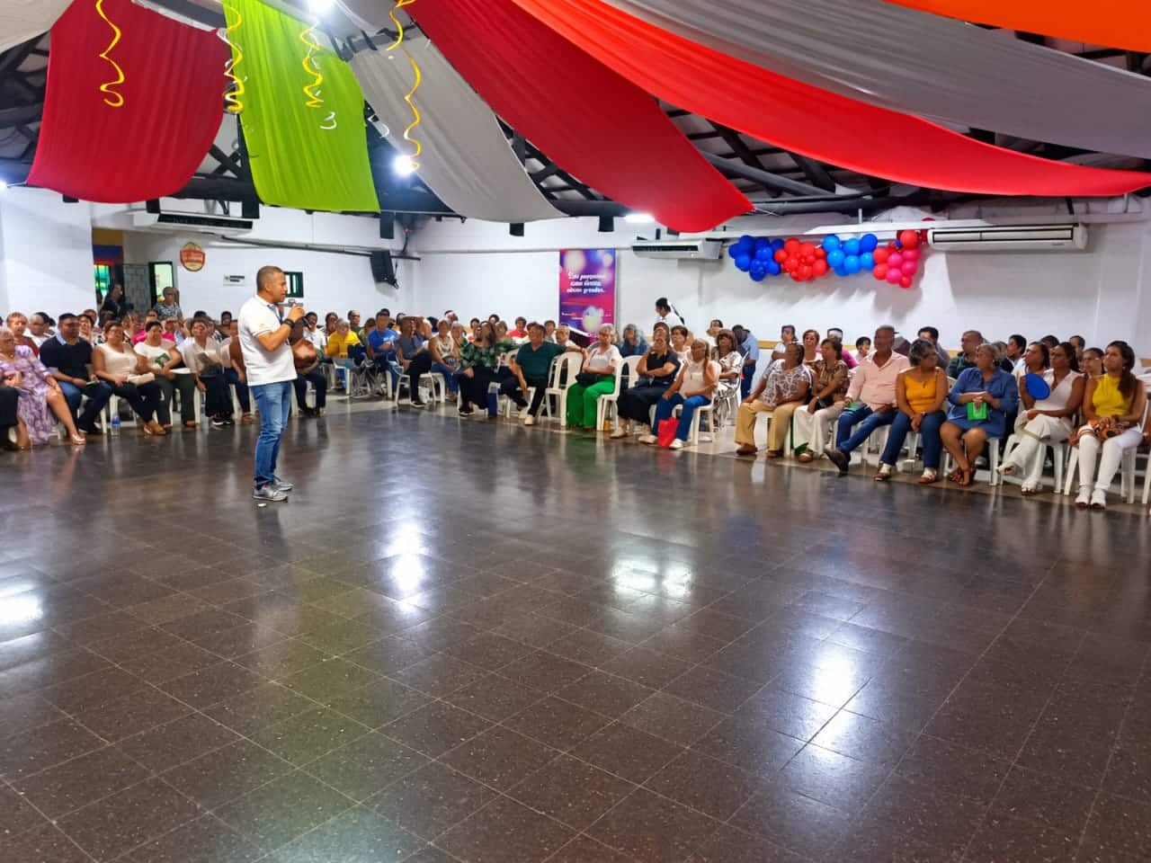 Cerca de 550 adultos mayores de la Comuna 2 participaron en una jornada de Metro Cali para conocer mejor cómo movilizarse en el MIO