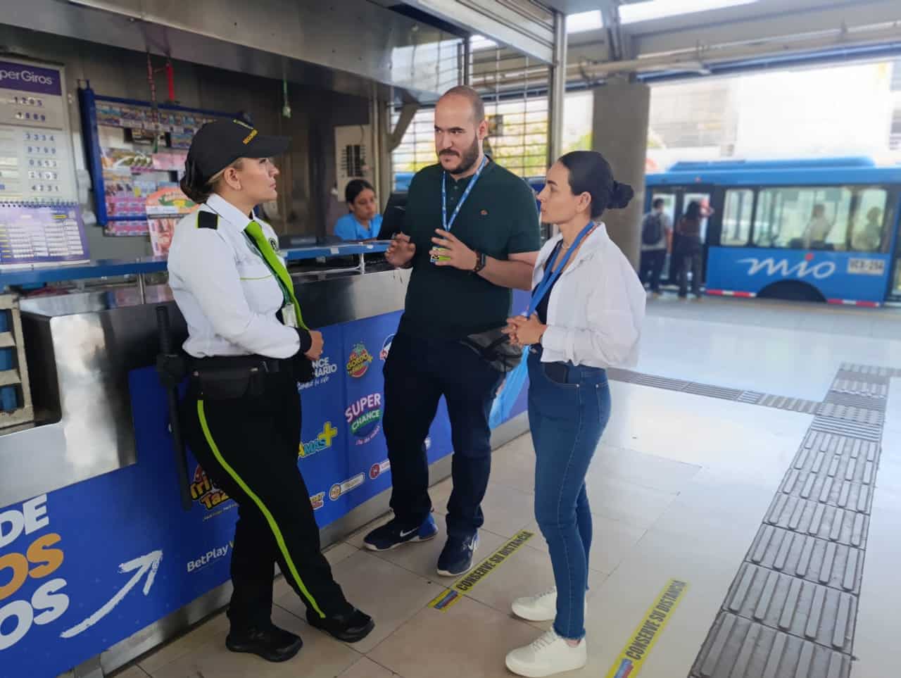Metro Cali inició jornadas de sensibilización con el personal de estaciones y terminales del MIO para fortalecer la atención y evacuación de personas con discapacidad durante una emergencia.